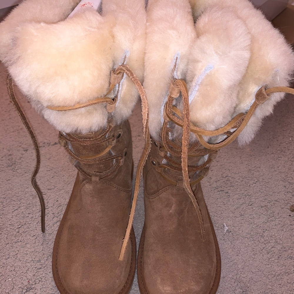 BRAND NEW MONTCLAIR UGGS
